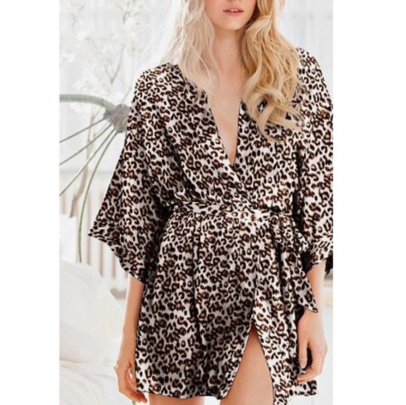 🌿VICTORIA'S SECRET ROBE🌿 - Picture 3 of 10